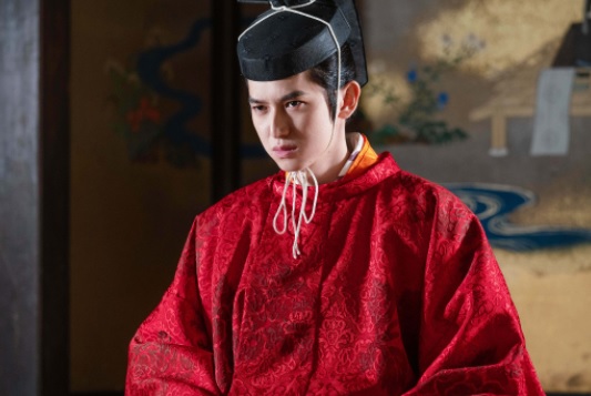 本郷奏多_赤い衣装