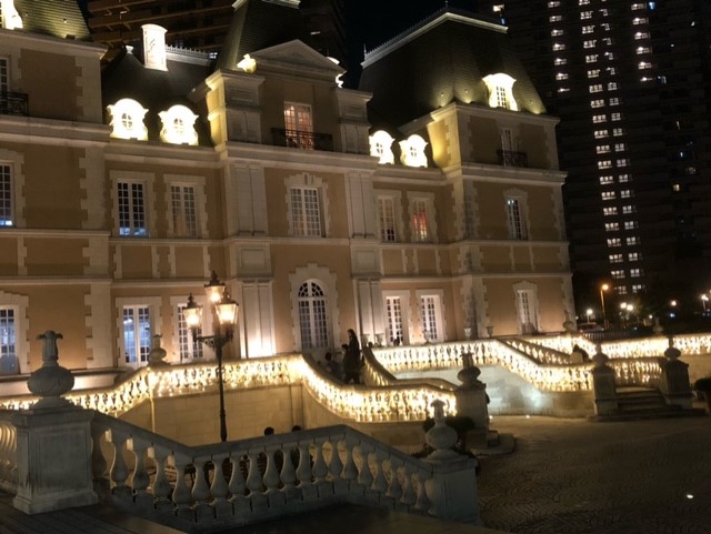 ジョエルロブションのライトアップ