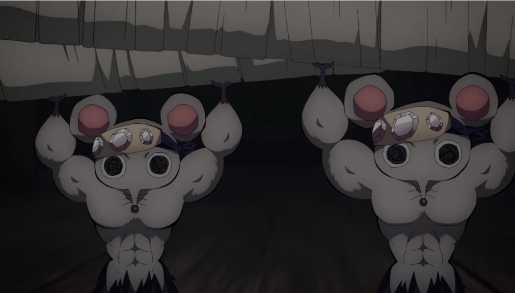 刀を運ぶムキムキねずみ