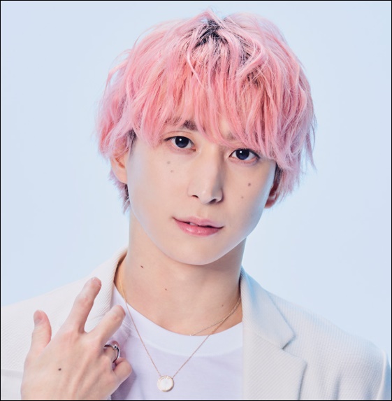 ピンク髪の佐久間大介